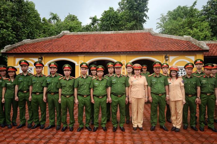 Nhà lưu niệm cụ Huỳnh Thúc Kháng là “địa chỉ đỏ” để cán bộ và người dân trong và ngoài địa phương chọn trong các chuyến “về nguồn”.
