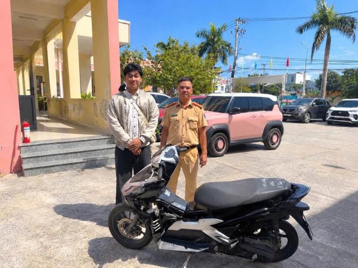 CSGT trao trả xe cho chủ