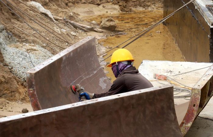 Tranh thủ thời tiết nắng ráo, nhà thầu đẩy nhanh thi công các hạng mục cầu Sông Kon