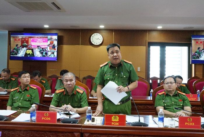 Lãnh đạo các phòng nghiệp vụ phát biểu tại hội nghị