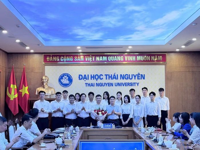 Hội nghị chúc mừng các đồng chí được kiện toàn tham gia Ban Chấp hành Hội Sinh viên Đại học Thái Nguyên nhiệm kỳ 2023-2028.