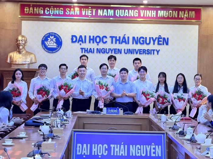 Hội nghị chia tay các đồng chí thôi tham gia Ban Chấp hành.