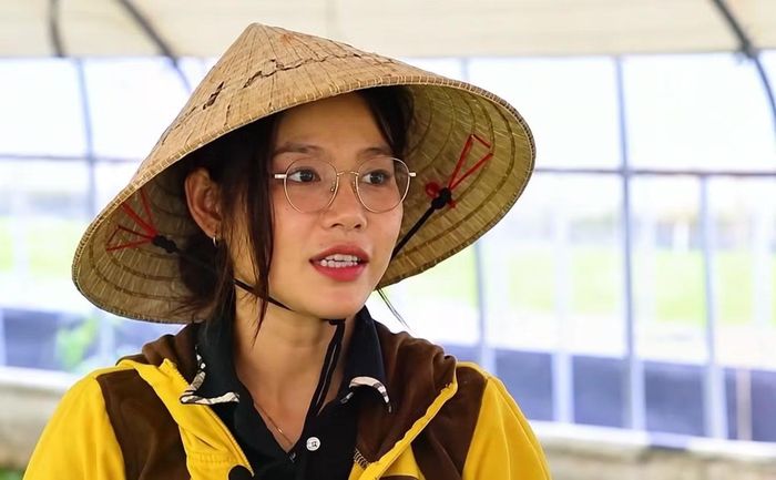Hoàng Thị Thuỳ xuất hiện trên sóng truyền hình Hàn Quốc (Ảnh: KBS).