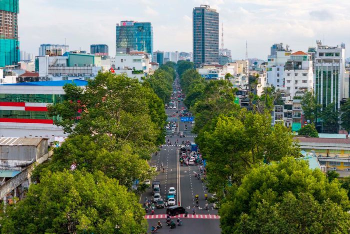 Đường Trần Hưng Đạo, đoạn qua phường Bến Thành (TPHCM). Ảnh: HOÀNG TRIỀU