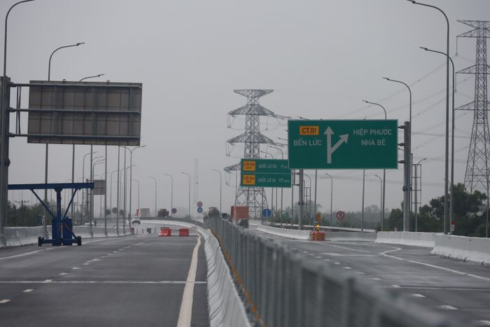 Nút giao Hiệp Phước - Nhà Bè lên cao tốc Bến Lức - Long Thành. Ảnh: QUỐC HÙNG