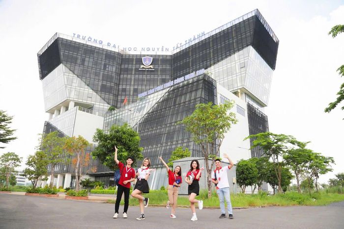 Tòa nhà Trung tâm Công nghệ cao của Trường ĐH Nguyễn Tất Thành tại Khu Công nghệ cao TPHCM - Ảnh: THANH HÙNG