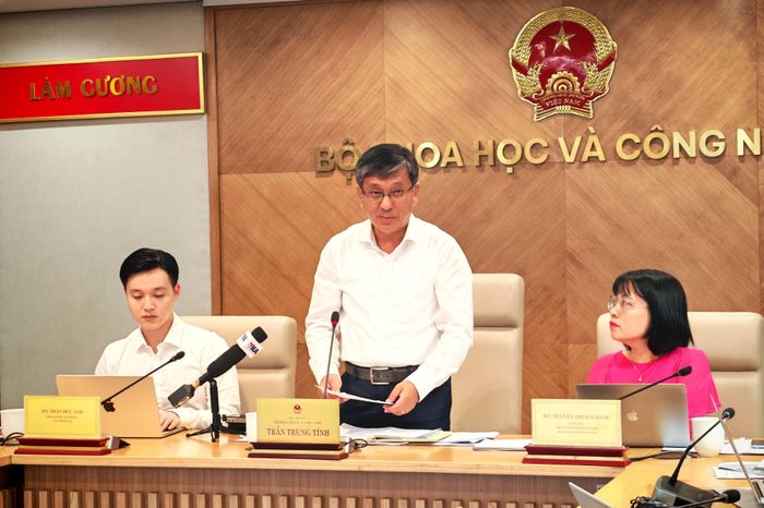 Thứ trưởng Bộ KH-CN Trần Trung Tính kết luận cuộc họp báo. Ảnh: TRẦN BÌNH