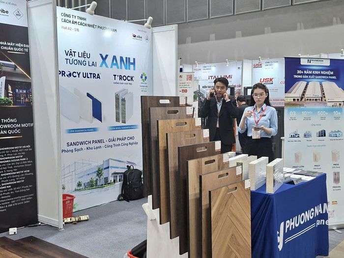  Nhiều sản phẩm được trưng bày tại triển lãm. Ảnh: ĐỨC TRUNG 