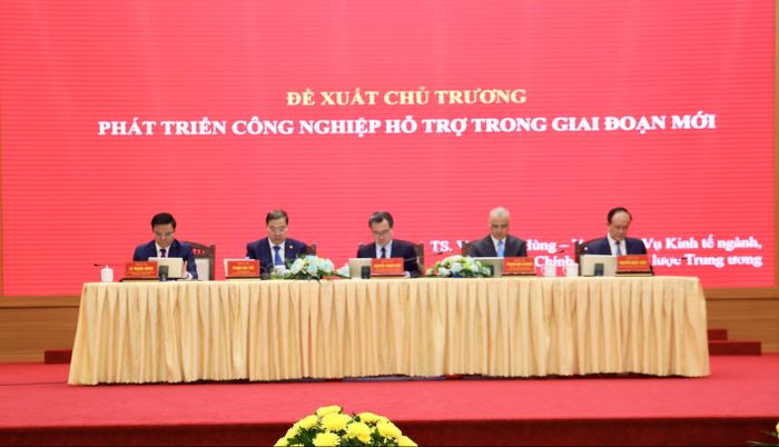 Các đồng chí đồng chủ trì hội thảo. Ảnh: CẨM HÀ