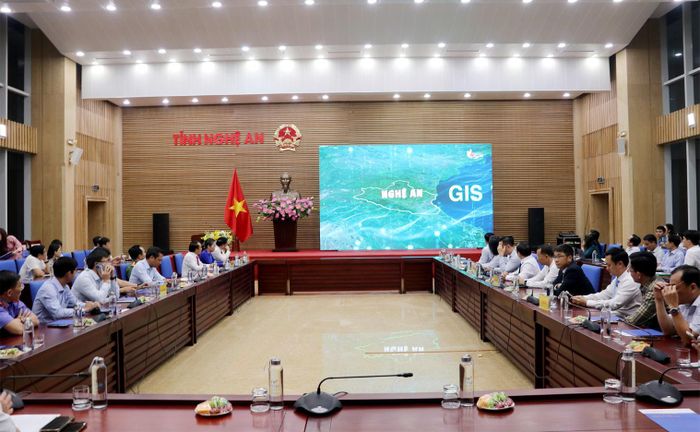 Các đại biểu dự Lễ ra mắt Kho dữ liệu dùng chung tỉnh Nghệ An