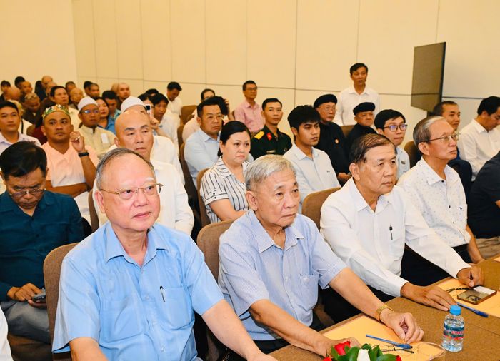 Đại biểu dân tộc, tôn giáo tham dự hội thảo. Ảnh: VIỆT DŨNG