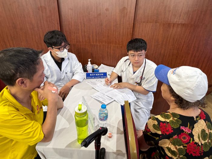  Khám sức khỏe định kỳ giúp phát hiện sớm bệnh tật, theo dõi và quản lý sức khỏe người dân 
