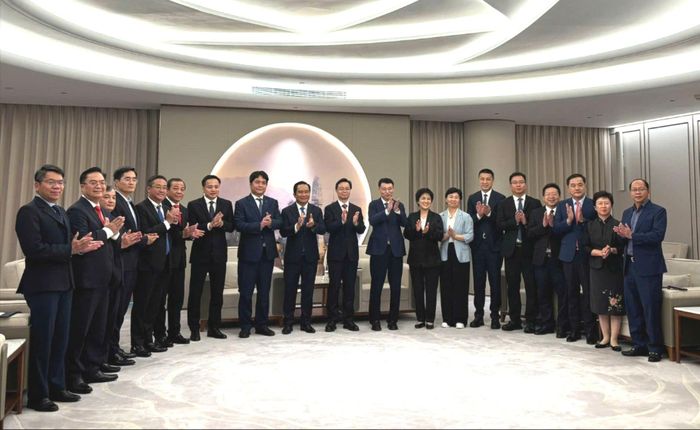 Các đại biểu chụp ảnh lưu niệm. Ảnh: TRẦN HÙNG - NGUYỄN QUỐC