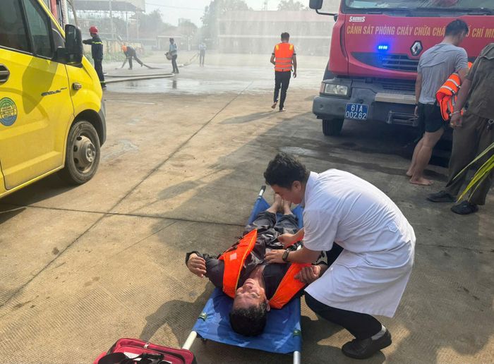  Sơ cấp cứu ban đầu và chuyển người bị thương đến nơi an toàn 