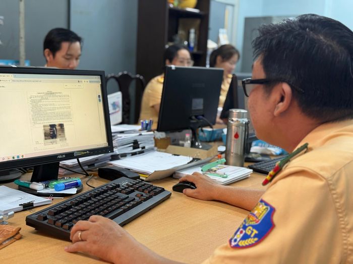  Tăng cường phạt nguội nhằm nâng cao ý thức chấp hành luật giao thông. Ảnh: KIẾN VĂN 