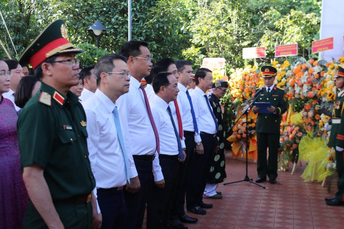 Trưởng Ban Tuyên giáo Trung ương Trịnh Văn Quyết cùng các đại biểu tham dự buổi lễ. Ảnh: NGUYỄN CƯỜNG
