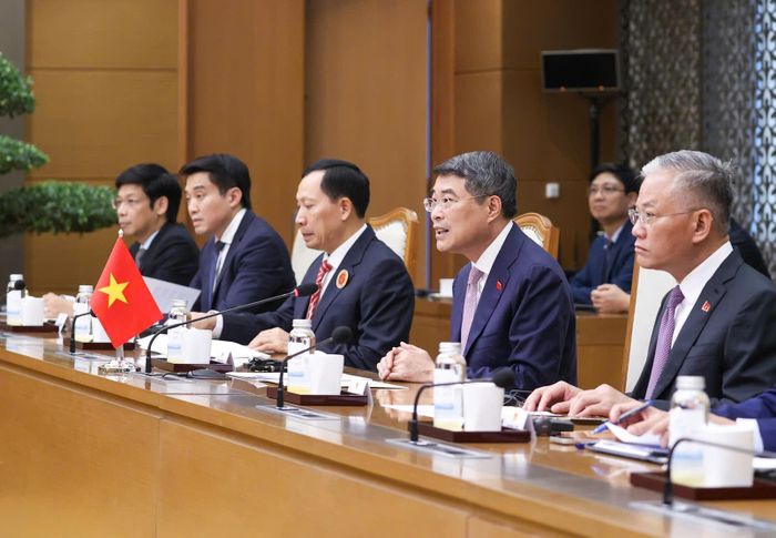 Thủ tướng Lê Minh Hưng phát biểu tại buổi tiếp Trưởng đoàn các nước ASEAN và Ban Thư ký ASEAN, chiều 30-9. Ảnh: VIẾT CHUNG