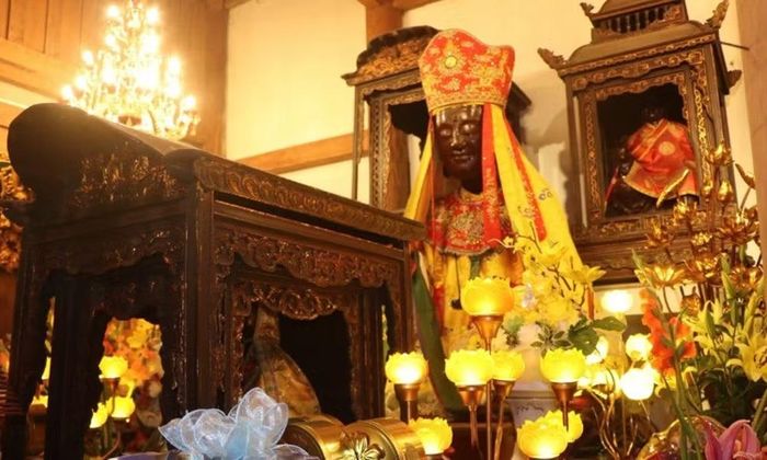 Tượng Phật mẫu Man Nương - Bảo vật quốc gia tại chùa Phúc Nghiêm, Bắc Ninh.. Ảnh: Báo Bắc Ninh.