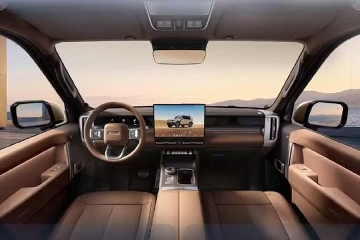 Mẫu xe tiếp tục sử dụng kết cấu unibody và giữ nguyên kích thước hiện tại, gồm chiều dài 4.909 mm (5.055 mm nếu tính cả bánh dự phòng phía sau), rộng 1.976 mm và cao tối đa 1.894 mm. Chiều dài cơ sở đạt 2.910 mm. Các thông số phục vụ vận hành địa hình gồm góc tiếp cận 24 độ, góc thoát 23 độ, khả năng lội nước sâu 600 mm và độ cứng xoắn thân xe đạt 32.186 Nm/độ.