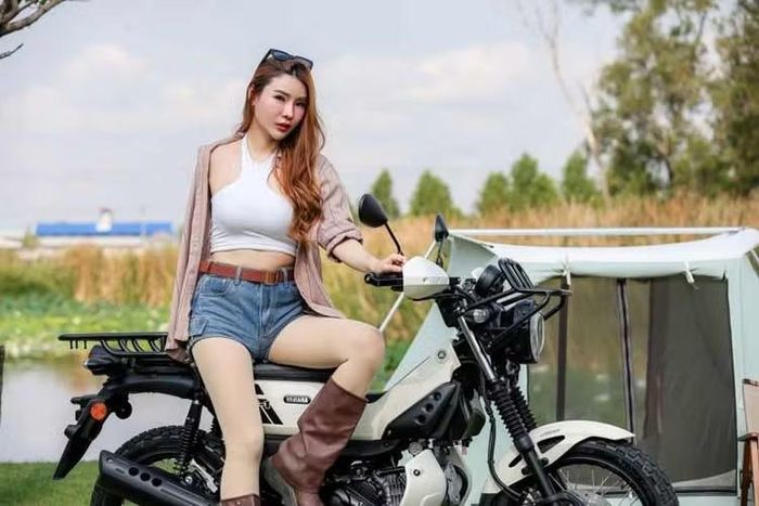 Điểm khác biệt lớn nhất của phiên bản Special Edition nằm ở hệ thống phụ kiện chuyên dụng được lắp đặt sẵn. Phần đầu xe được trang bị giá để đồ làm từ ống thép STKM11A dày 1,5mm, bề mặt sơn tĩnh điện bền bỉ với khả năng chịu tải 1kg, hỗ trợ người dùng cố định các vật dụng nhỏ trong hành trình.
