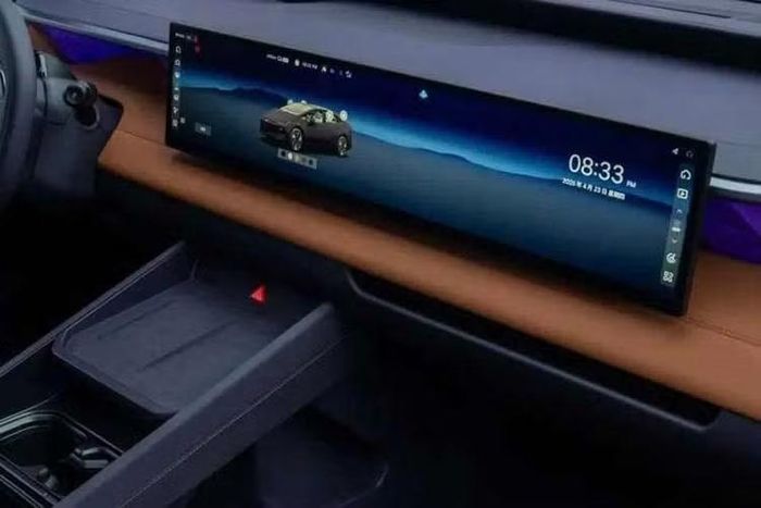 Hyundai Ioniq V sử dụng hệ thống điện cao áp 800V. Phiên bản tiêu chuẩn được trang bị bộ pin LFP dung lượng 53,5 kWh do CATL cung cấp, kết hợp với mô-tơ điện công suất 188 mã lực. Xe có phạm vi hoạt động 540 km theo chu trình CLTC của Trung Quốc.