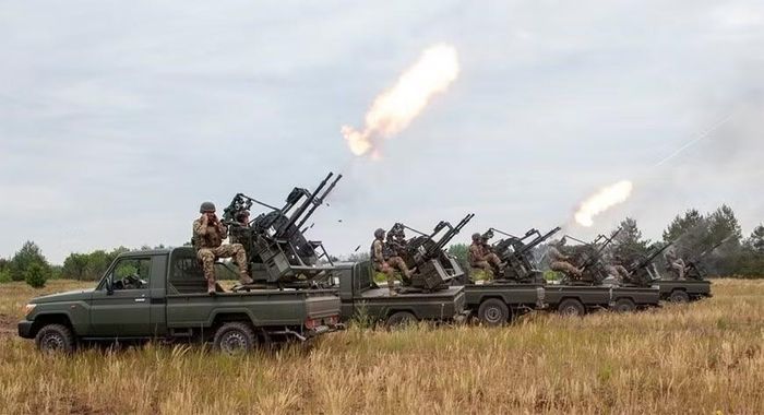 The Sunday Times cho biết thêm rằng, ưu điểm chính của loại UAV sử dụng động cơ phản lực là tốc độ. Nếu là UAV Geran đời cũ, cho phép đội phòng không cơ động có khoảng 60 giây để phát hiện và tấn công mục tiêu, trong khi UAV phản lực, thời gian phản ứng chỉ còn khoảng 6 giây.