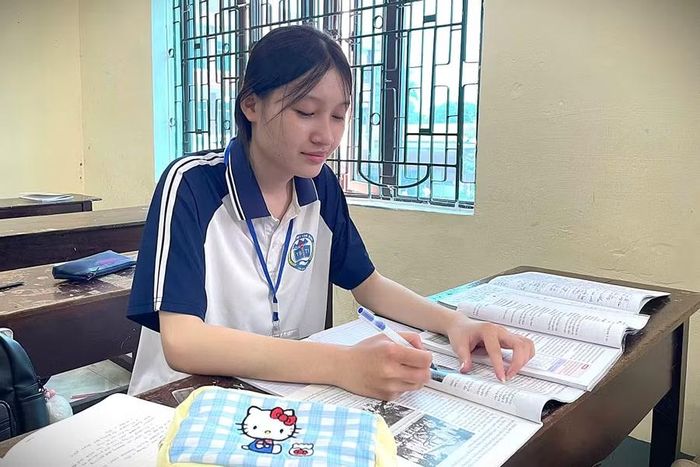 Điều ước lớn nhất của chị em Hiền bây giờ là bệnh tình của bố mẹ thuyên giảm để các em có thể tiếp tục viết ước mơ của mình bằng việc học hành.