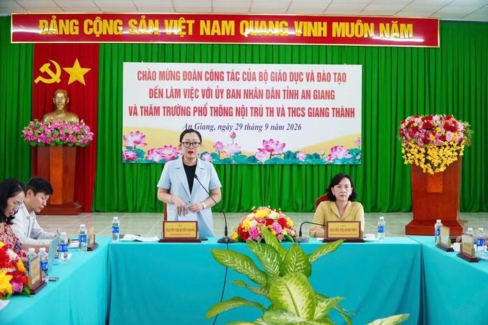 Thứ trưởng Nguyễn Thị Quyên Thanh phát biểu tại buổi làm việc.