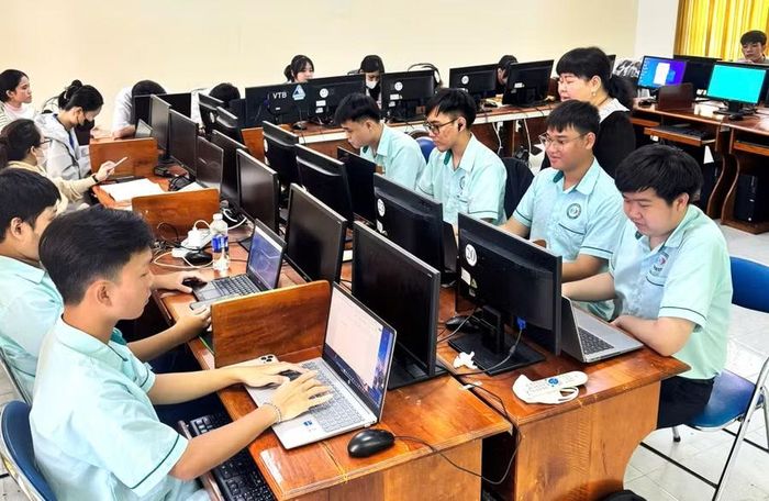 Tiết ứng dụng công nghệ thông tin tại Trường Cao đẳng Cà Mau.