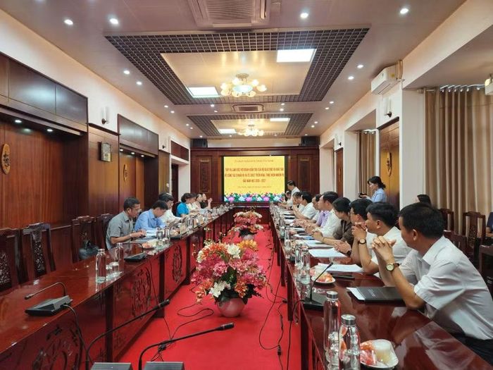 Toàn cảnh buổi làm việc.