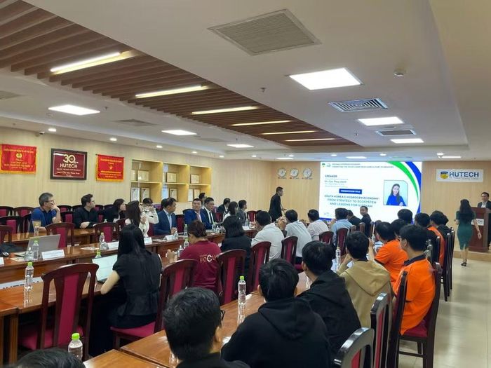 Các chuyên gia thảo luận tại hội thảo. Ảnh: Hà An.