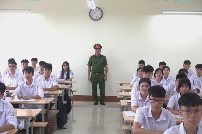 Trong năm học 2025-2026, Trường THPT Gang Thép đã phối hợp với lực lượng chức năng tổ chức 4 đợt tuyên truyền cho học sinh.