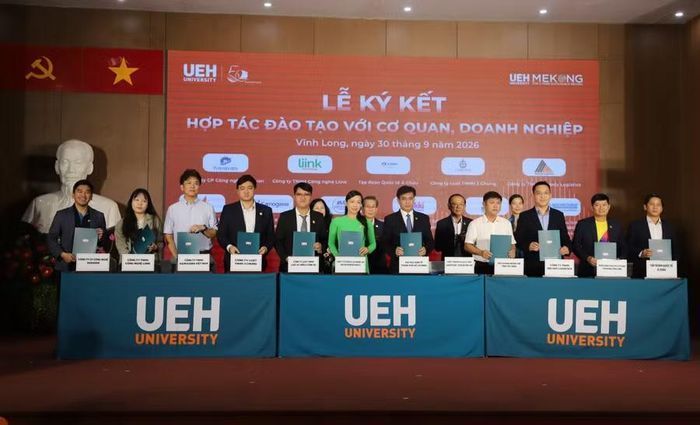 Lễ ký kết hợp tác đào tạo với các cơ quan, doanh nghiệp.