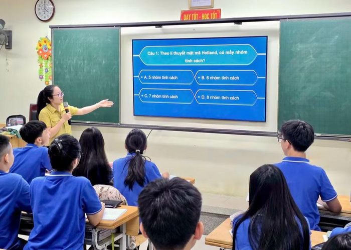 Việc ứng dụng công nghệ vào giảng dạy được nhiều trường áp dụng.