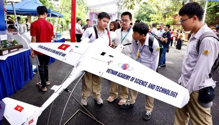 Học sinh trực tiếp trải nghiệm các hoạt động liên quan đến khoa học, công nghệ, STEM.