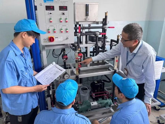 Thực hành tại Trường CĐ Kỹ thuật Cao Thắng.