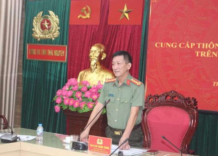 Đại tá Hà Trọng Trung, Phó Giám đốc Công an tỉnh Thái Nguyên phát biểu tại Họp báo.