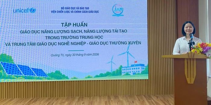 Bà Vũ Thị Hạnh - Phó Viện trưởng Viện Chiến lược và Chính sách Giáo dục phát biểu tại chương trình.