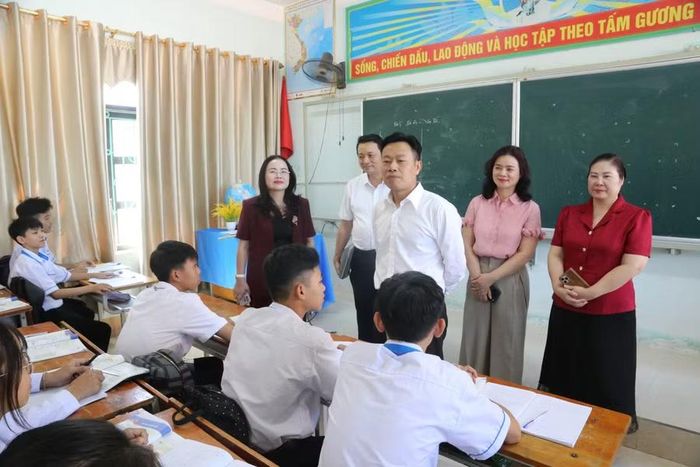 Đoàn công tác của Bộ GD&ĐT do Thứ trưởng Lê Quân làm Trưởng đoàn đến kiểm tra công tác chuẩn bị và triển khai nhiệm vụ đầu năm học 2026-2027.