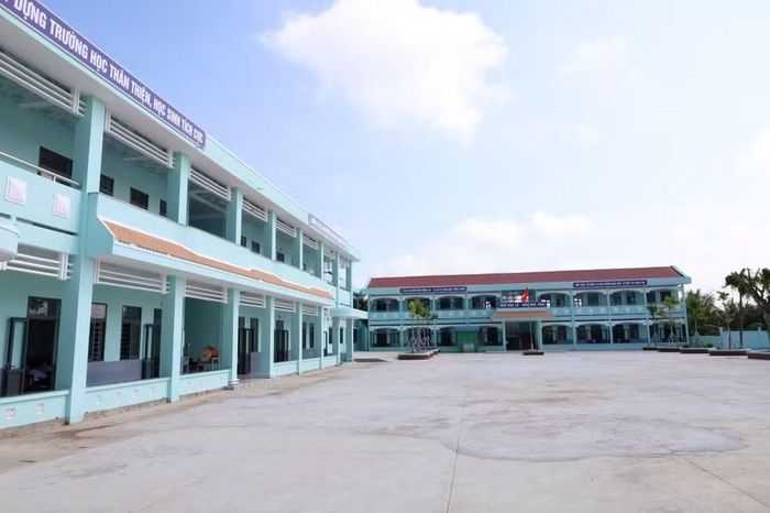 Khuôn viên Trường THCS Vương Hữu Nhơn.