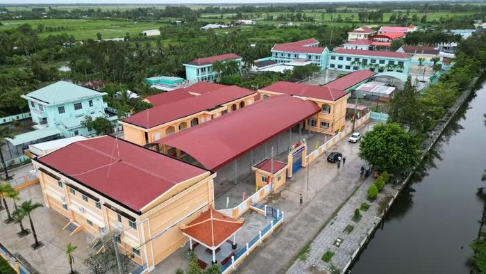 Cụm 3 trường: Mầm non, Tiểu học, THCS Vĩnh Phú Đông nằm liền kề.