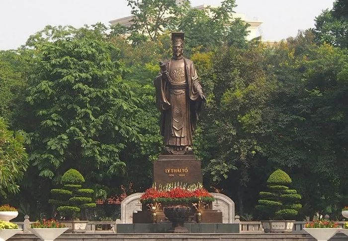 Tượng đài Lý Thái Tổ ở Hà Nội. (Nguồn: Báo Hà Nội mới)
