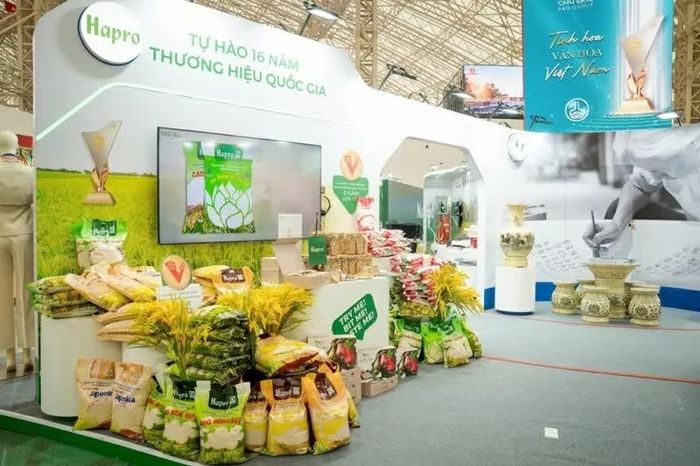 Các dòng gạo ST25, ST24, Hương Lài Sữa Dẻo, Nàng Mây, Japonica, Đài Thơm… nhiều lần được vinh danh “Thương hiệu quốc gia” và “Hàng Việt Nam được người tiêu dùng yêu thích”.