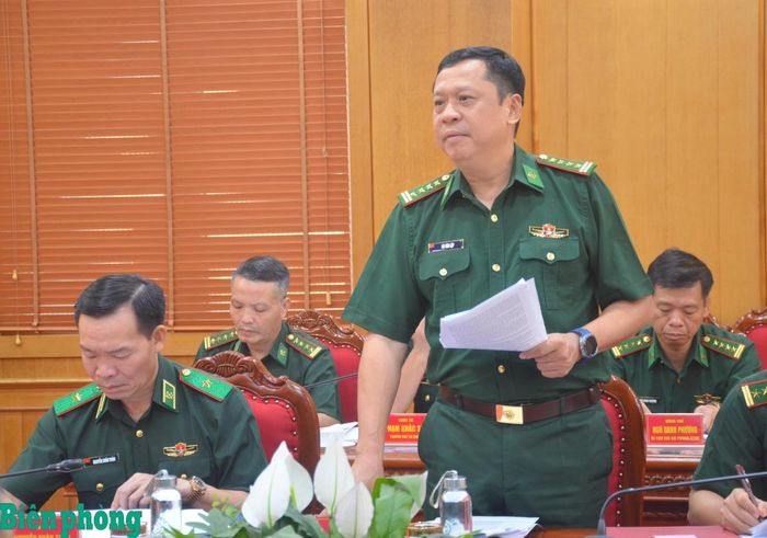 Đại tá Cà Văn Lập, Phó Chủ nhiệm Chính trị Bộ đội Biên phòng phát biểu tại hội nghị. Ảnh: TK