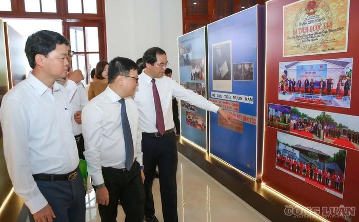 Không gian trưng bày về Trường dạy làm báo Huỳnh Thúc Kháng - ngôi trường đào tạo báo chí cách mạng đầu tiên của nước Việt Nam Dân chủ Cộng hòa