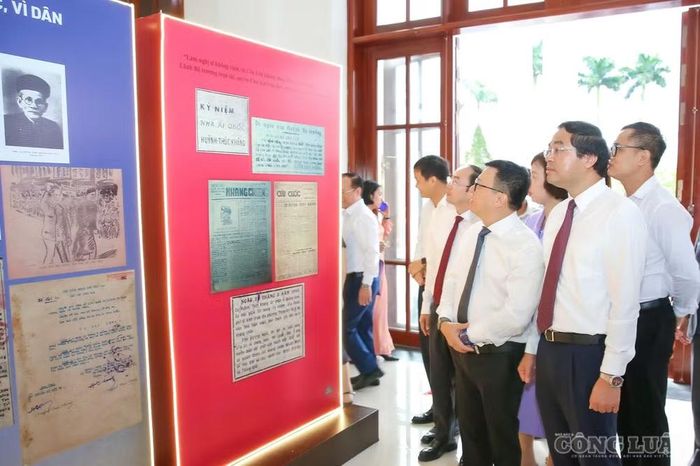Những tư liệu về Báo Tiếng Dân - tờ báo do cụ Huỳnh Thúc Kháng sáng lập năm 1927 - được giới thiệu tại trưng bày