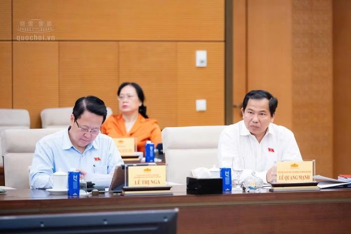 Các đại biểu tham dự phiên họp. Ảnh QH.