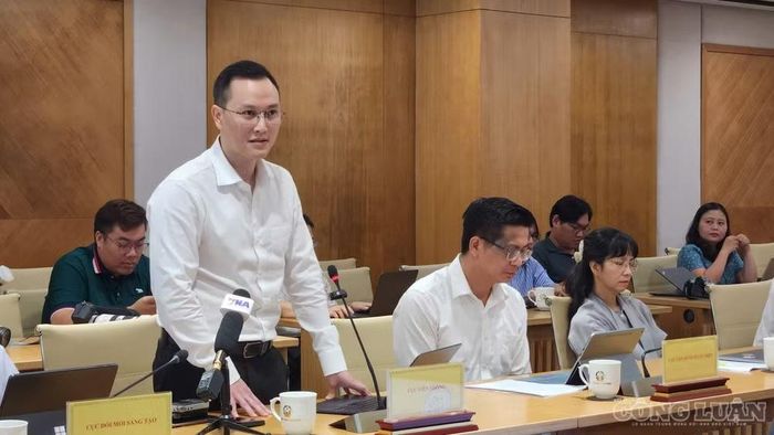 Đại diện Cục Viễn thông phát biểu tại họp báo - Ảnh: Phùng Thọ.