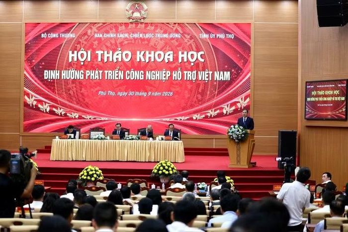Phó Thủ tướng Thường trực đề nghị các cơ quan, bộ, ngành đổi mới mạnh mẽ cách tiếp cận phát triển công nghiệp hỗ trợ. Ảnh: CP