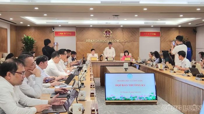 Toàn cảnh họp báo. Ảnh: Phùng Thọ.
